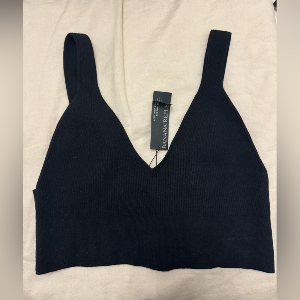 Banana Republic Black Cropped Women's V-Neck Sweater